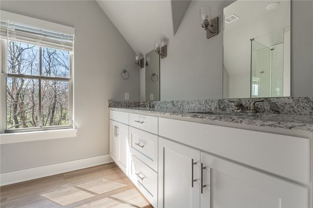 889 S Waxflower Avenue, Fayetteville, AR 72701