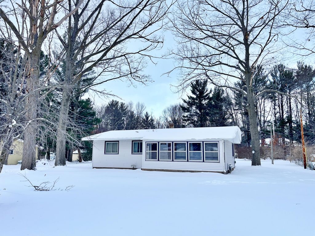 19224 Glendale Circle, Spring Lake Twp, MI 49456