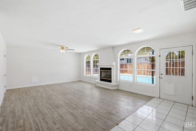 214 LOWELL Drive, Bakersfield, CA 93308