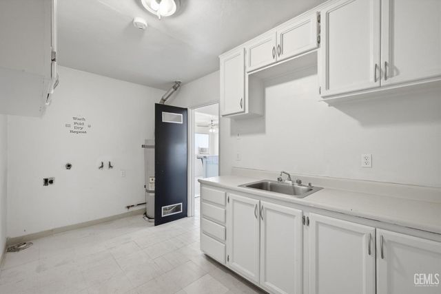 214 LOWELL Drive, Bakersfield, CA 93308