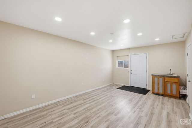 214 LOWELL Drive, Bakersfield, CA 93308