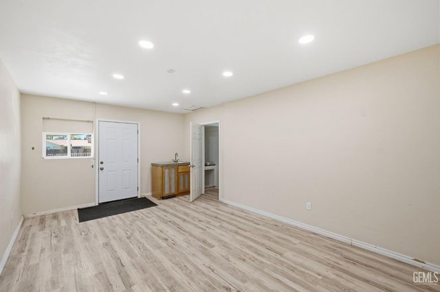 214 LOWELL Drive, Bakersfield, CA 93308