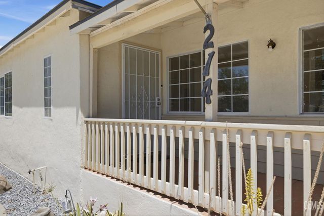 214 LOWELL Drive, Bakersfield, CA 93308
