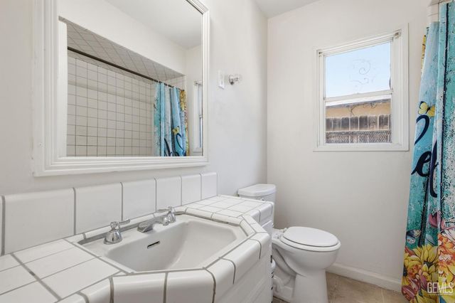 214 LOWELL Drive, Bakersfield, CA 93308
