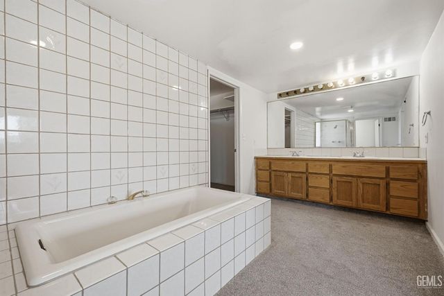 214 LOWELL Drive, Bakersfield, CA 93308
