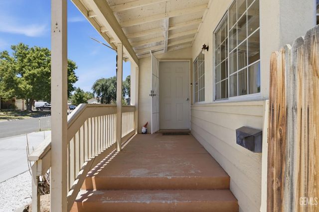 214 LOWELL Drive, Bakersfield, CA 93308
