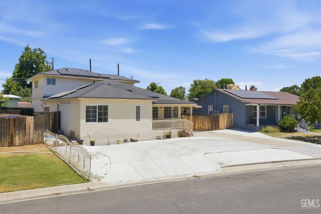 214 LOWELL Drive, Bakersfield, CA 93308