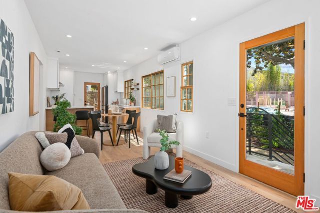 617 Micheltorena Street, Los Angeles, CA 90026