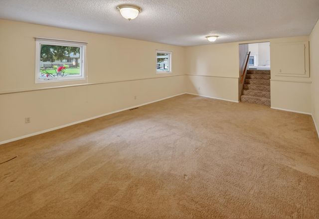 1509 Cantebury Circle, Grundy Center, IA 50638
