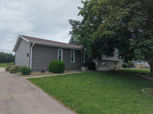 1509 Cantebury Circle, Grundy Center, IA 50638