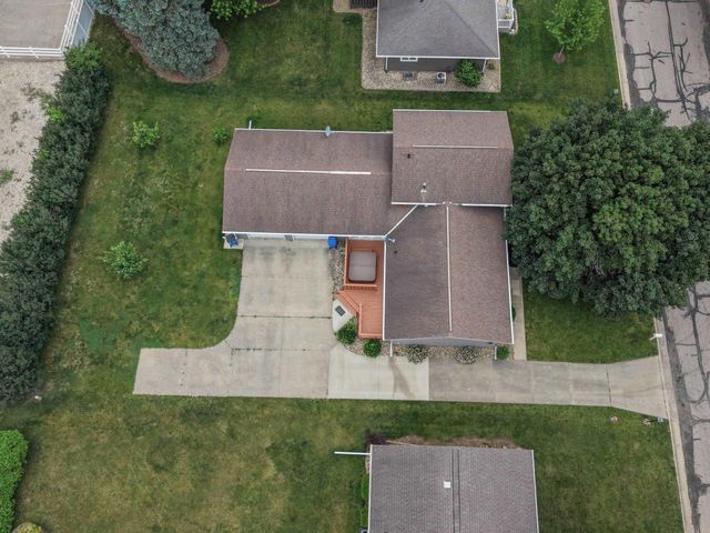 1509 Cantebury Circle, Grundy Center, IA 50638