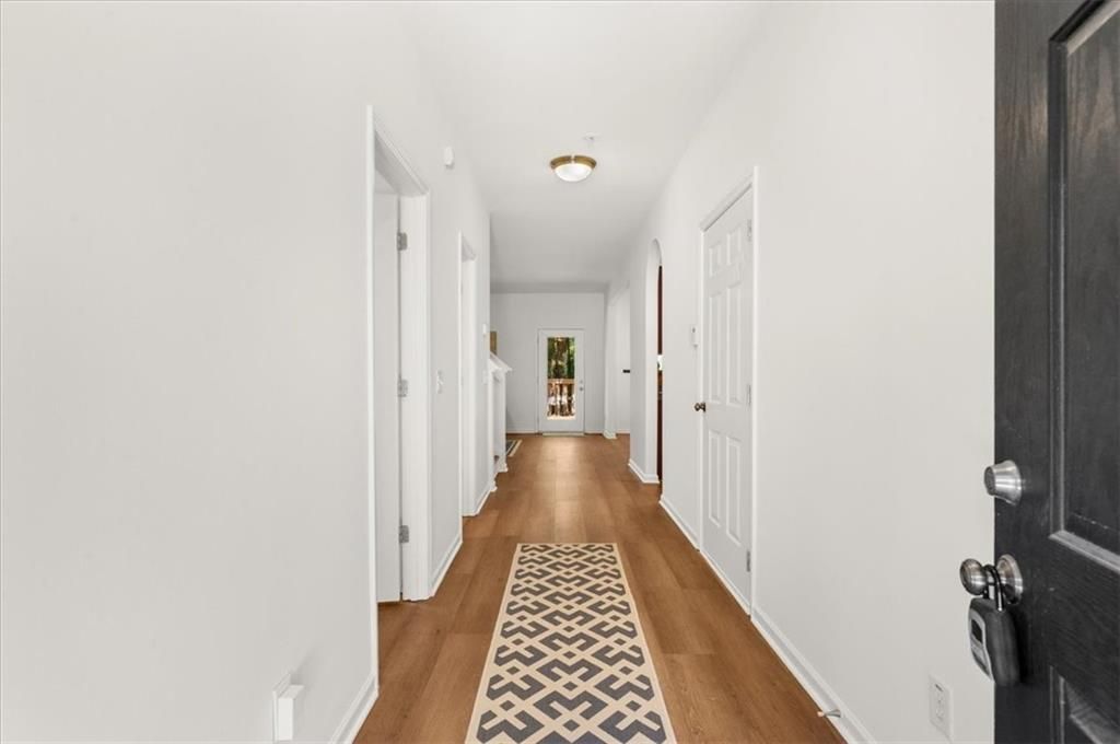 Image 4 of property listing at 306 Pin Oak Avenue, Woodstock, GA 30188