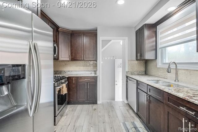 611 Highview Street, Dearborn, MI 48128