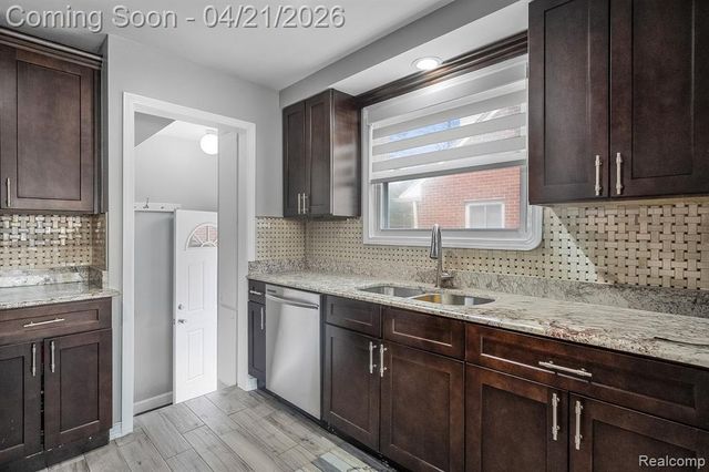 611 Highview Street, Dearborn, MI 48128