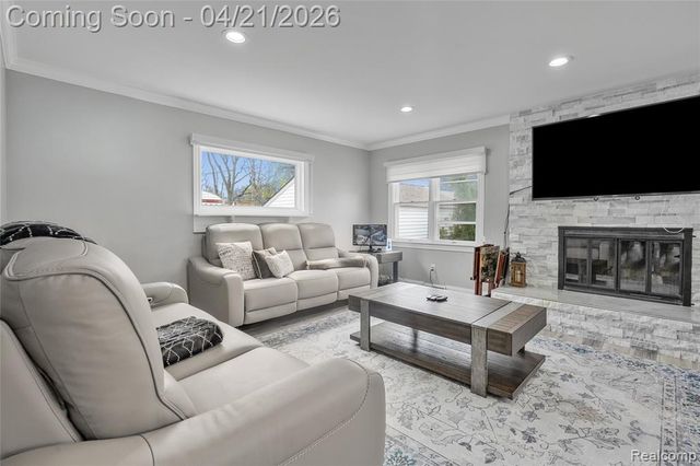 611 Highview Street, Dearborn, MI 48128