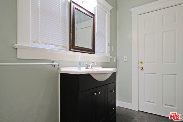 1616 W 24th Street, Los Angeles, CA 90007