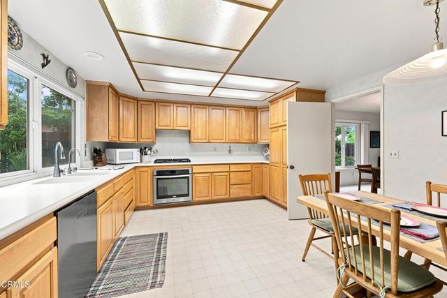 3141 Kingridge Way, Glendale, CA 91206