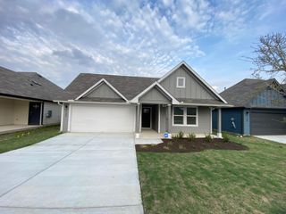 123 Sweetwater Creek LN, Hutto, TX 78634