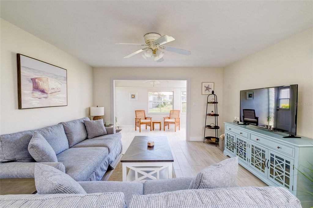 Image 19 of property listing at 161 VISTA HERMOSA CIRCLE 26A, Sarasota, FL 34242