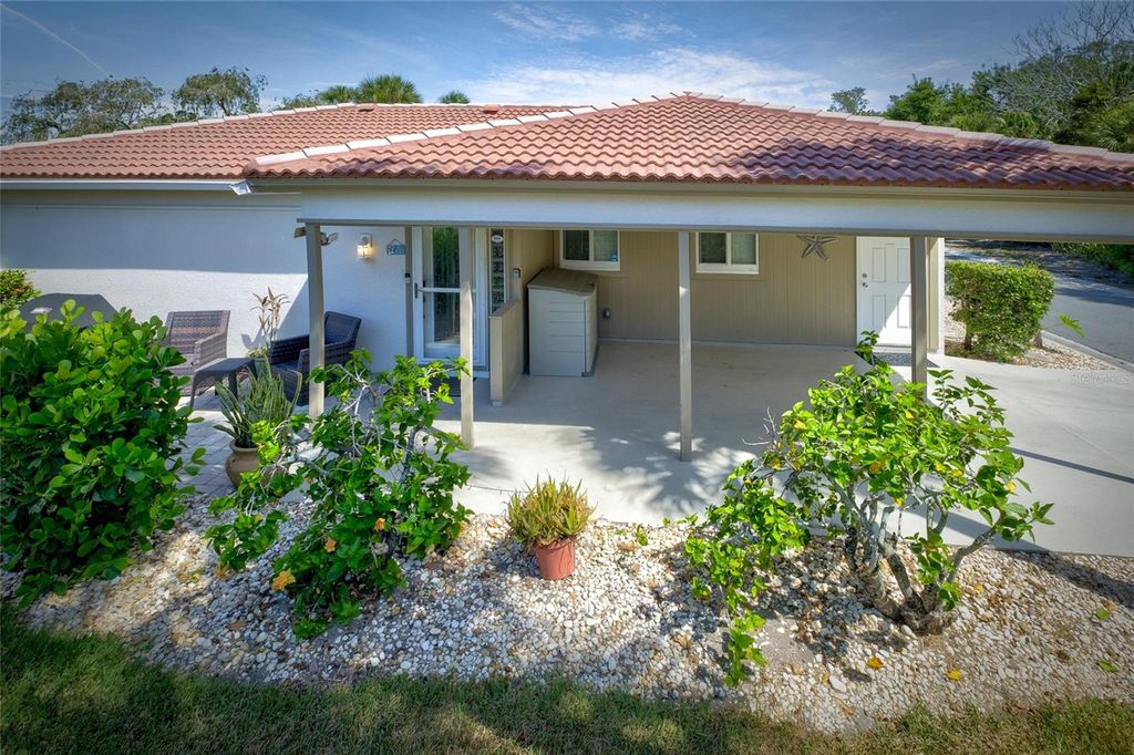 Image 3 of property listing at 161 VISTA HERMOSA CIRCLE 26A, Sarasota, FL 34242