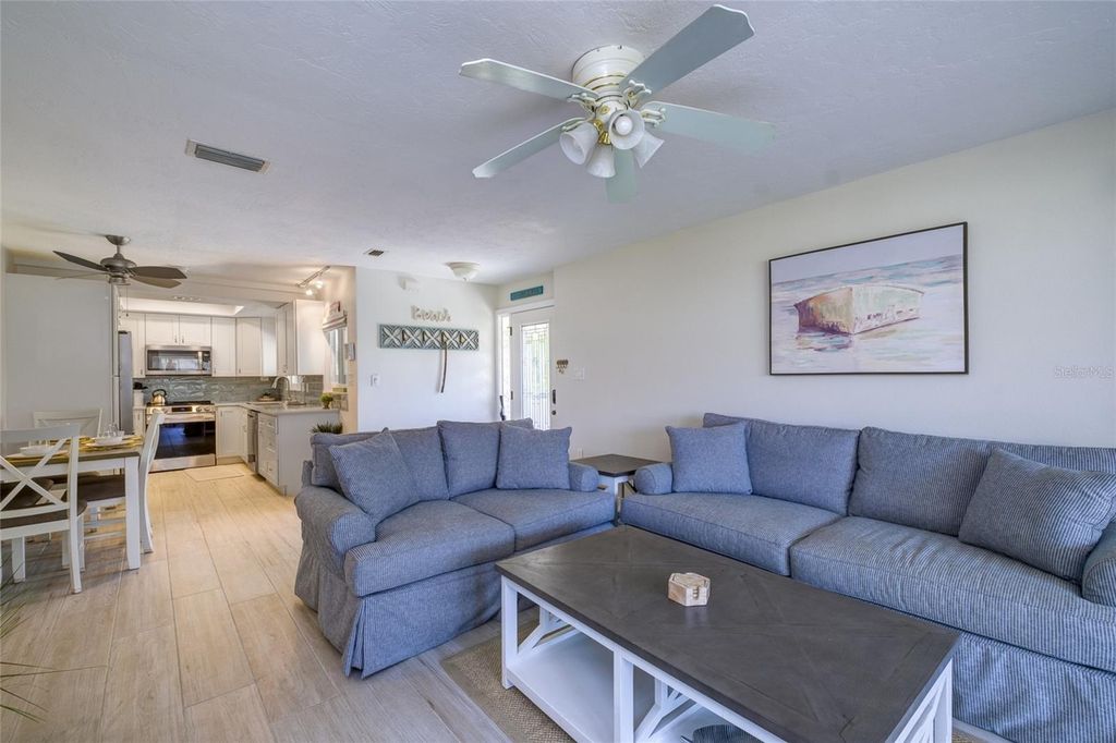 Image 21 of property listing at 161 VISTA HERMOSA CIRCLE 26A, Sarasota, FL 34242