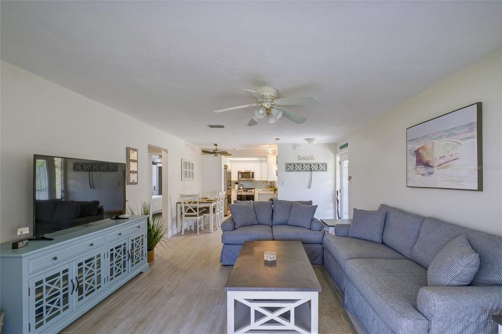 Image 22 of property listing at 161 VISTA HERMOSA CIRCLE 26A, Sarasota, FL 34242