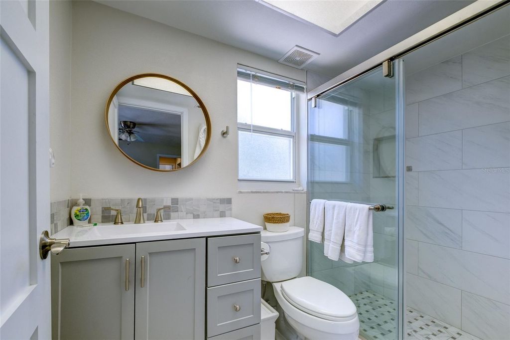 Image 27 of property listing at 161 VISTA HERMOSA CIRCLE 26A, Sarasota, FL 34242