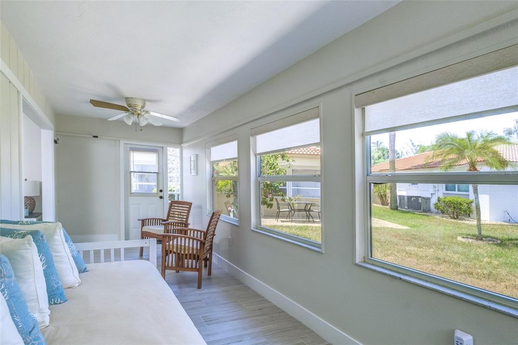 Image 35 of property listing at 161 VISTA HERMOSA CIRCLE 26A, Sarasota, FL 34242