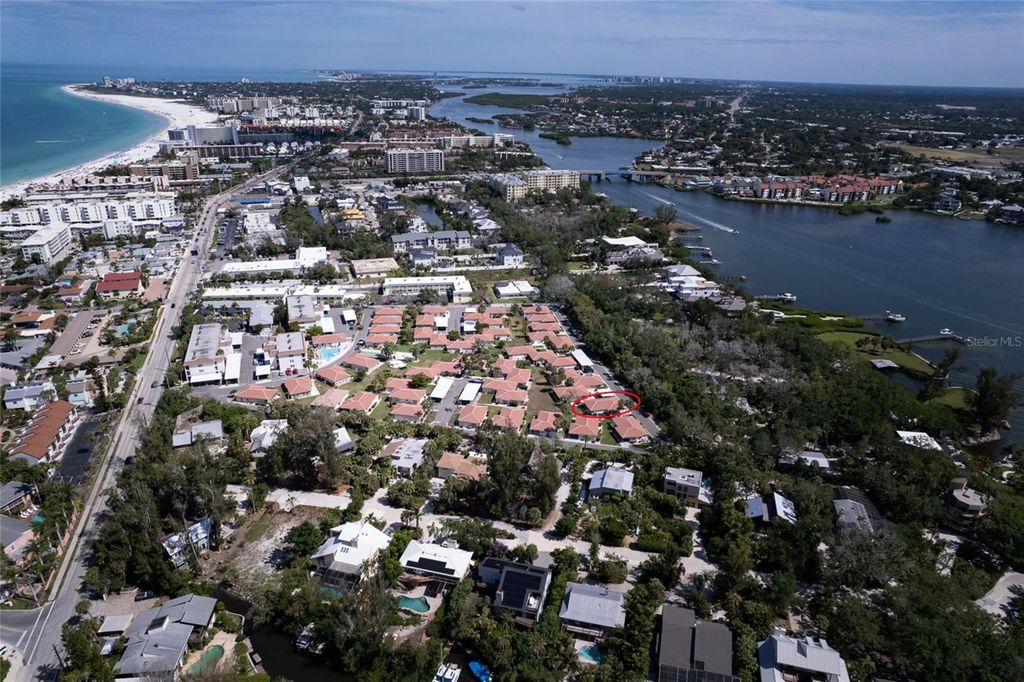 Image 38 of property listing at 161 VISTA HERMOSA CIRCLE 26A, Sarasota, FL 34242