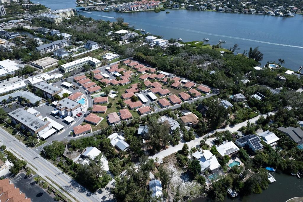 Image 39 of property listing at 161 VISTA HERMOSA CIRCLE 26A, Sarasota, FL 34242
