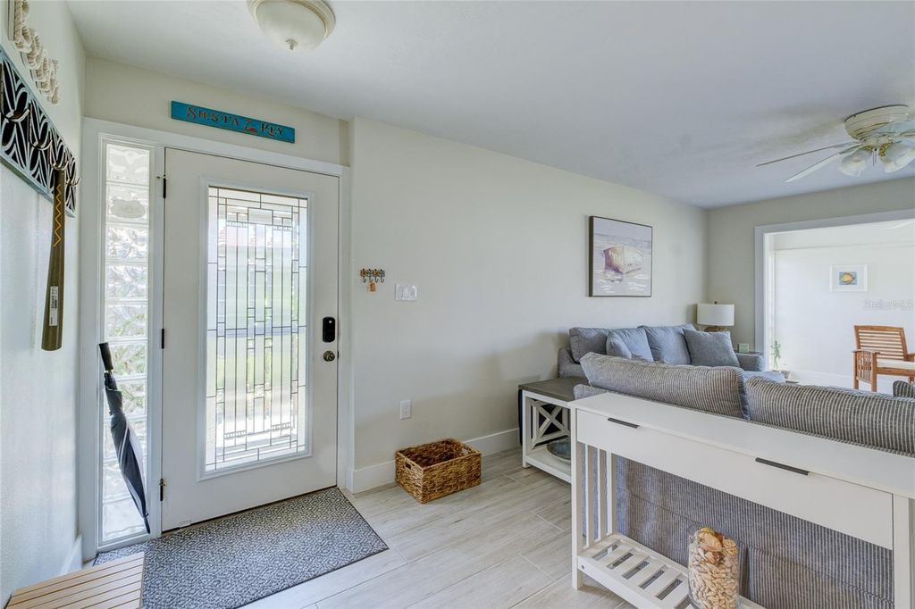 Image 8 of property listing at 161 VISTA HERMOSA CIRCLE 26A, Sarasota, FL 34242