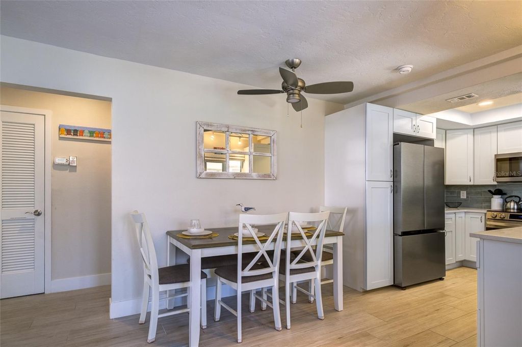 Image 10 of property listing at 161 VISTA HERMOSA CIRCLE 26A, Sarasota, FL 34242