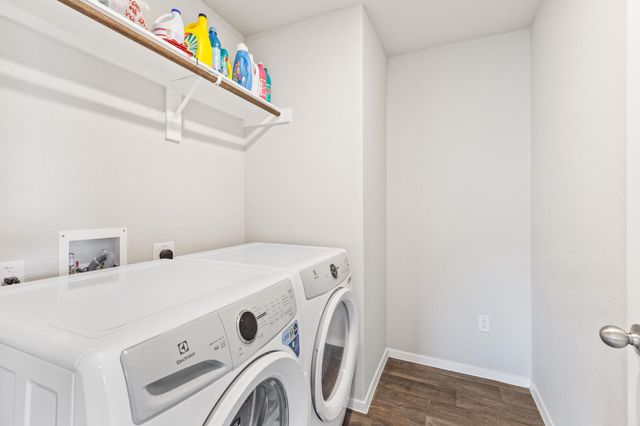 242 Barley LN, Elgin, TX 78621