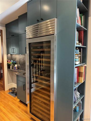 4550 Pershing Place, St Louis, MO 63108