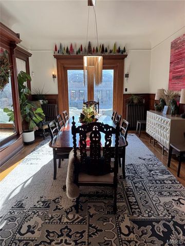 4550 Pershing Place, St Louis, MO 63108