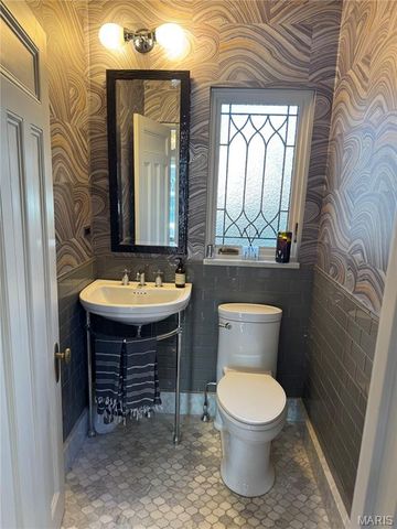 4550 Pershing Place, St Louis, MO 63108