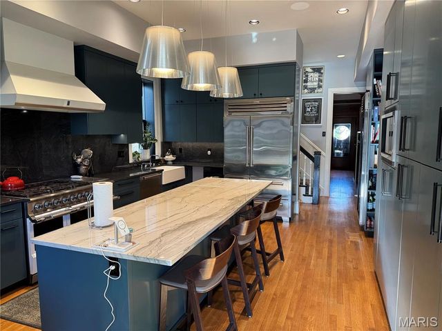 4550 Pershing Place, St Louis, MO 63108