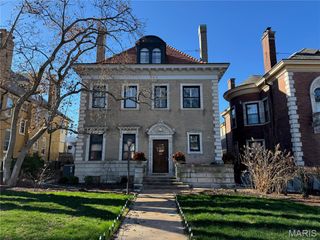 4550 Pershing Place, St Louis, MO 63108