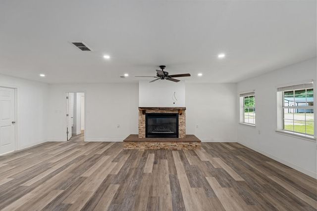 15800 County Road 4009, Mabank, TX 75147