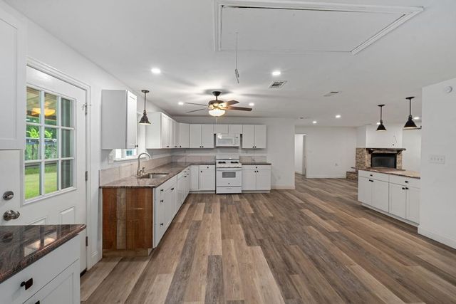15800 County Road 4009, Mabank, TX 75147