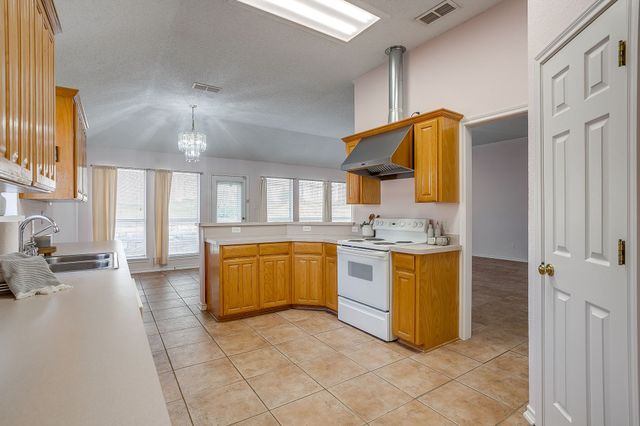 6003 Blue Mesa Drive, Arlington, TX 76017