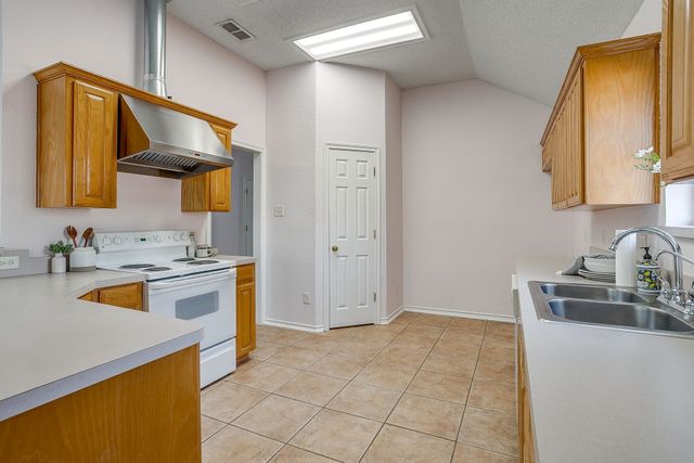 6003 Blue Mesa Drive, Arlington, TX 76017