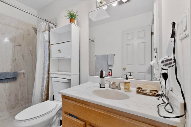 2001 Valley View Drive SW, Los Lunas, NM 87031