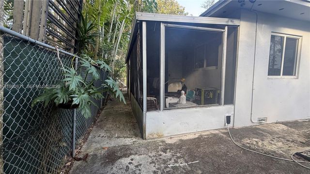 560 NE 67th St 1, Miami, FL 33138