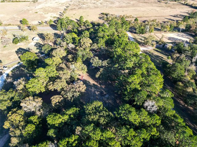 10 Oak Creek Drive, Huntsville, TX 77340