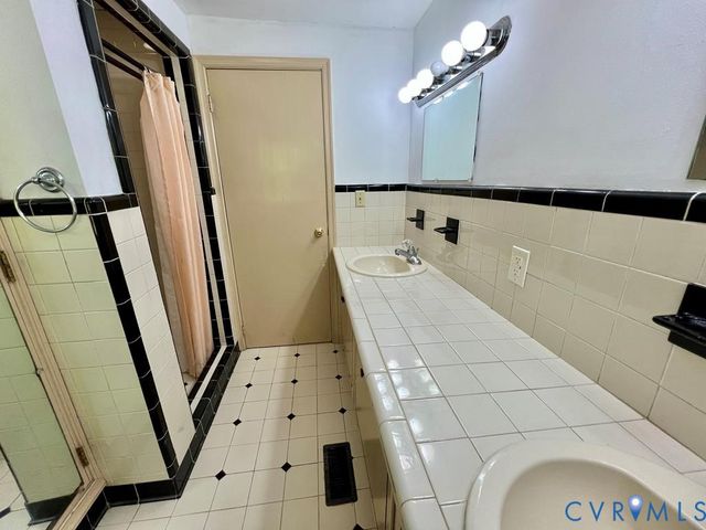 8739 River Rd, Lancaster, VA 22503