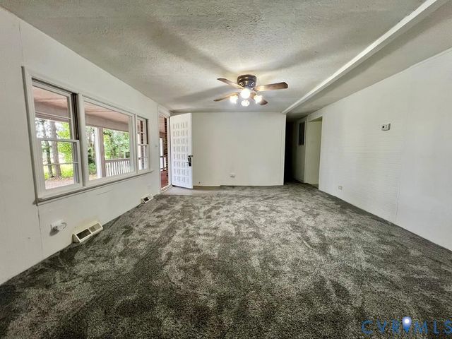 8739 River Rd, Lancaster, VA 22503