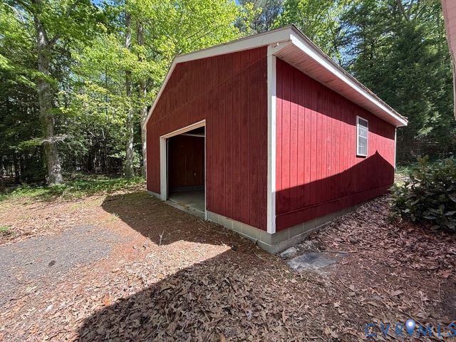 8739 River Rd, Lancaster, VA 22503