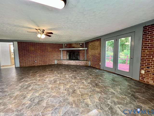 8739 River Rd, Lancaster, VA 22503