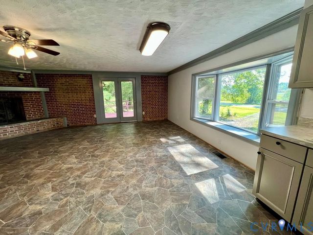 8739 River Rd, Lancaster, VA 22503